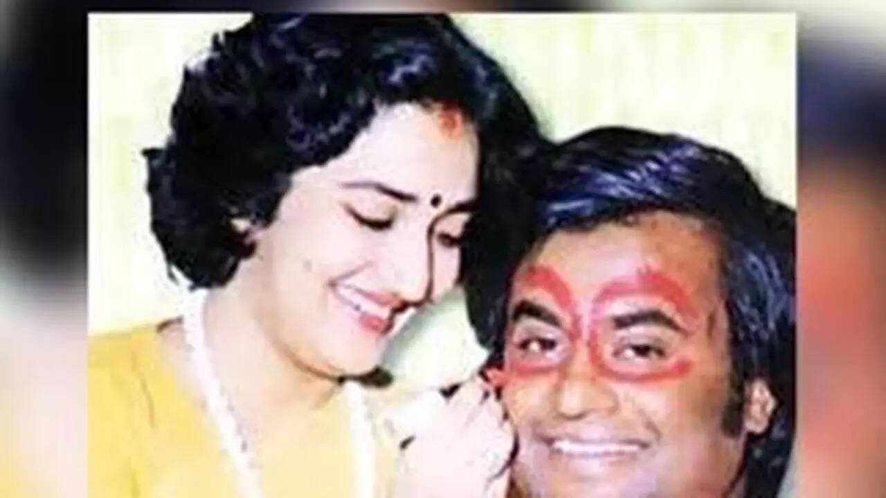 When Latha playfully painted Rajinikanth’s face with lipstick