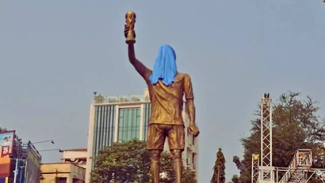 Watch: At 70-ft tall, 'worlds largest Messi statue' erected in Kolkata ahead of GOAT tour; Z-category shield for football king