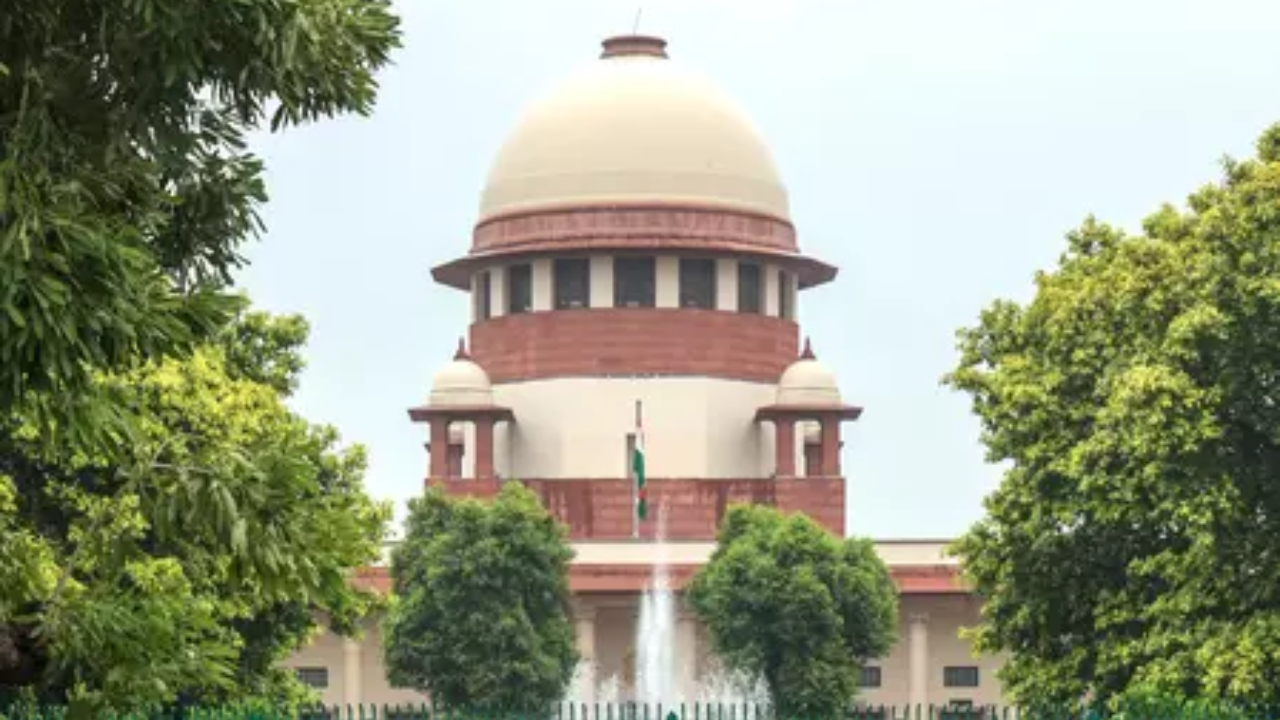 'Something wrong in HC': SC scraps plea against SIT probe into Karur stampede; TN govt says won't interfere with CBI investigation