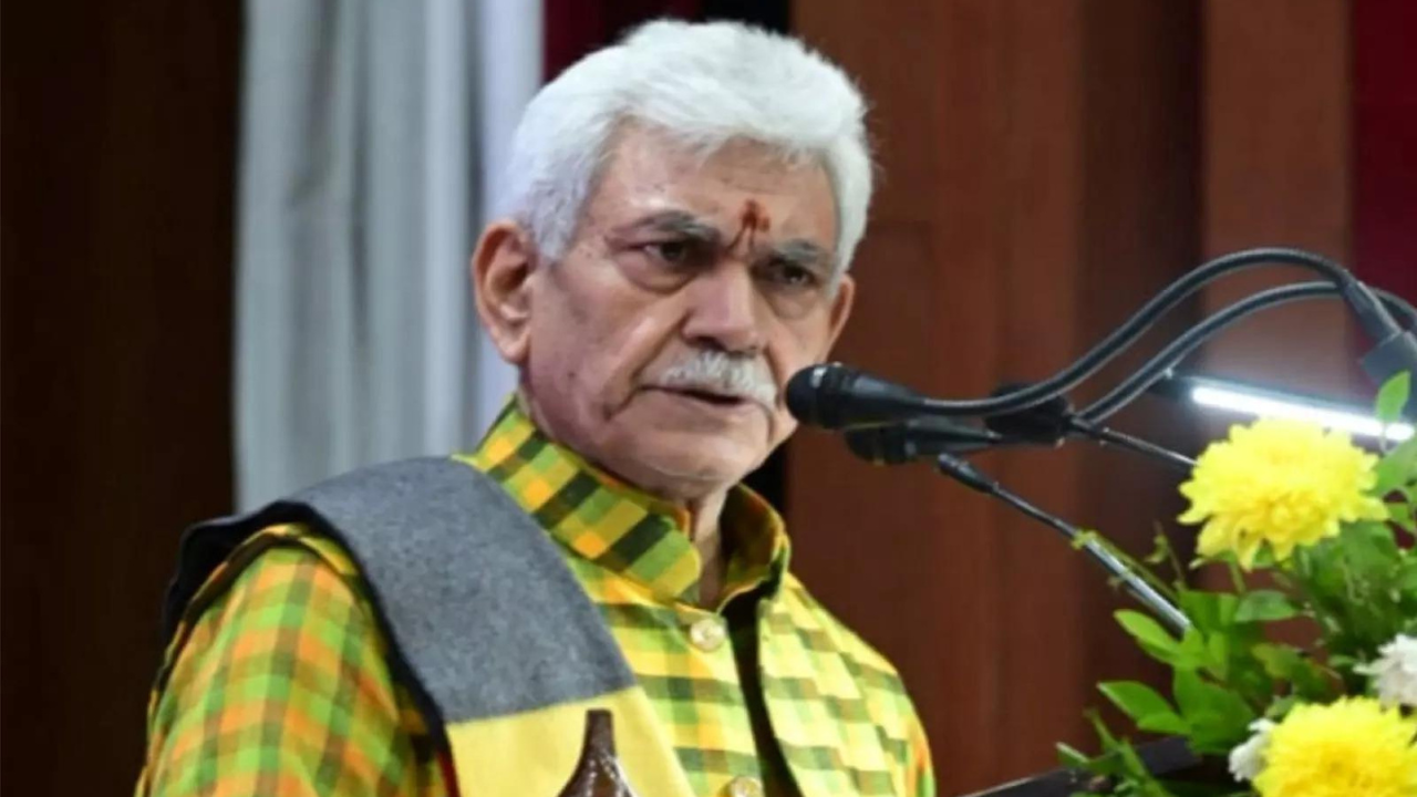 J&amp;K: LG hands appointment letters to kin of Nowgam police station blast victims