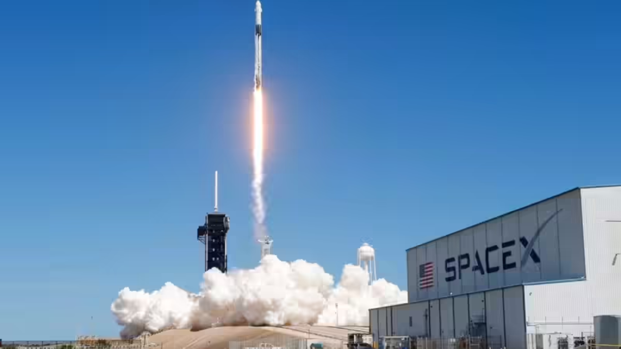 Biggest IPO ever? Insider share sale sets SpaceX valuation at $800 billion; 2026 market debut possible