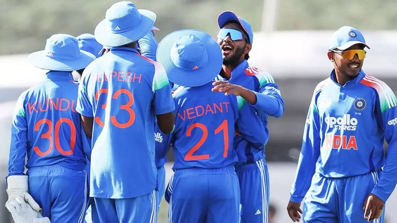 IND vs PAK LIVE: India bowlers apply early pressure on Pakistan openers