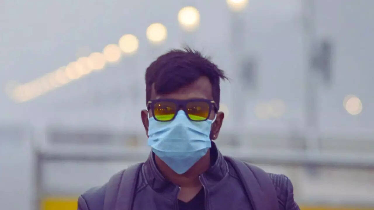 Delhi chokes on ‘severe plus’ AQI: Smog engulfs city, low visibility; key points