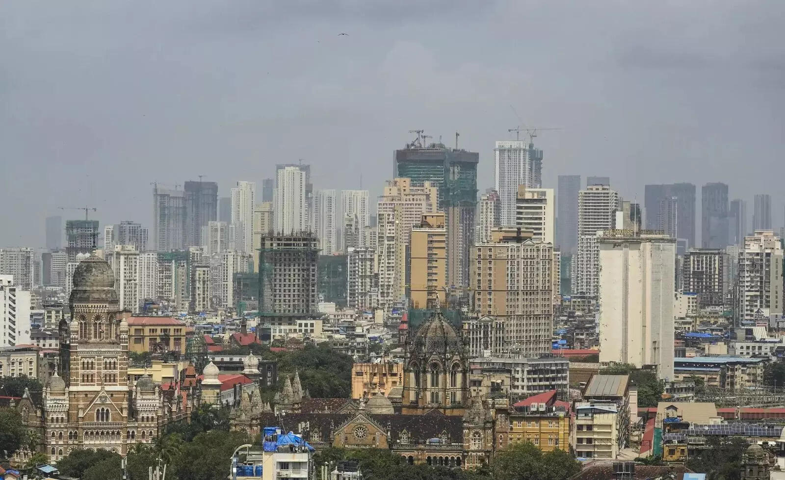 Bengaluru weather: Sunny skies, pleasant temperatures, low humidity; AQI remains moderate