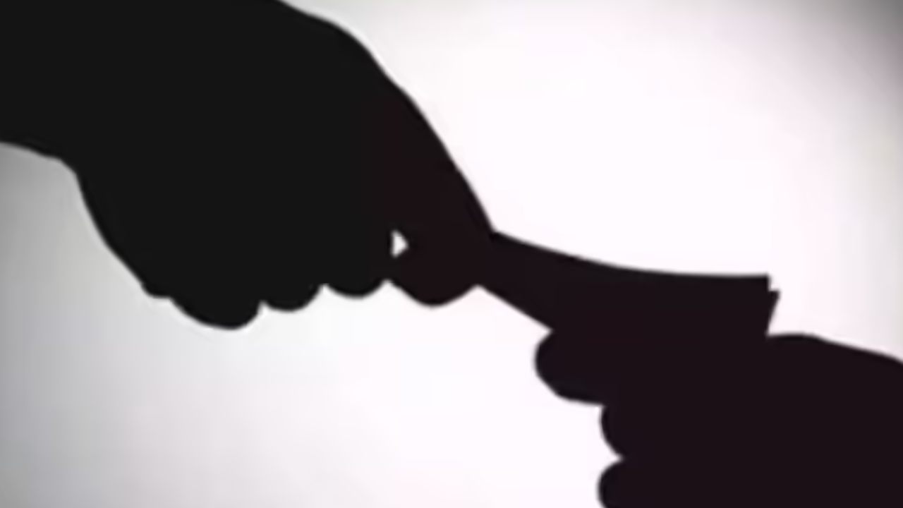 Gujarat bribery case: ACB traps 2 CID crime officers; Rs 30 lakh seized in Gandhinagar