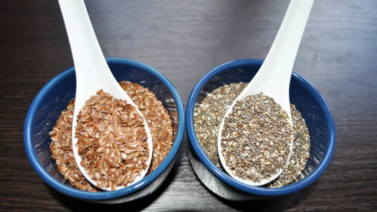 Flax seeds/Chia seeds - When soaked in liquid, chia seeds form a gel that supports digestive health and helps maintain stable blood sugar levels. They also provide zinc, which is important for skin healing and reducing inflammation.
