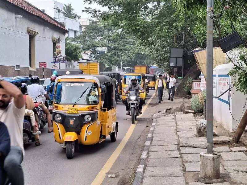 Traffic torments Santhome schools