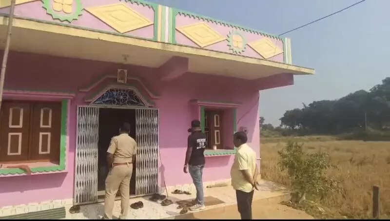 Robbers loot jewellery, cash worth Rs 50L from jeweller’s home