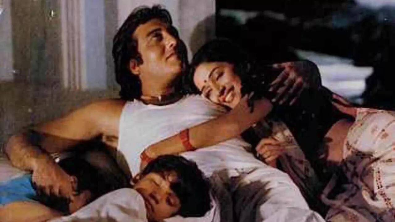 Madhuri revisits Dayavan intimate scenes with Vinod Khanna