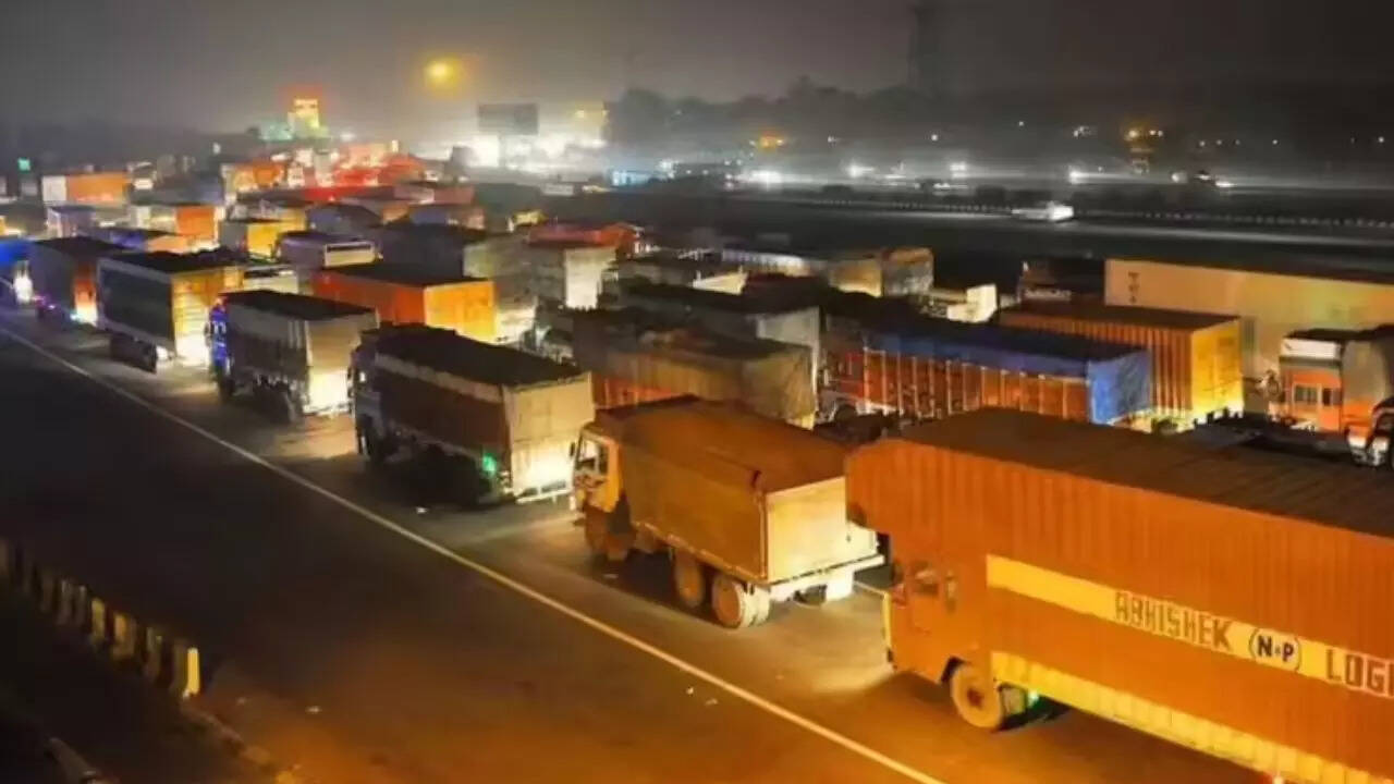 Delhi to deny fuel to vehicles without valid PUC from Dec 18; non-BS‑VI non-Delhi cars barred when GRAP‑3 in force