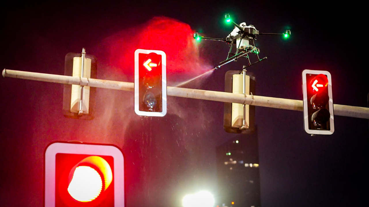 UAE: Dubai uses drones to clean traffic signals in RTA pilot project