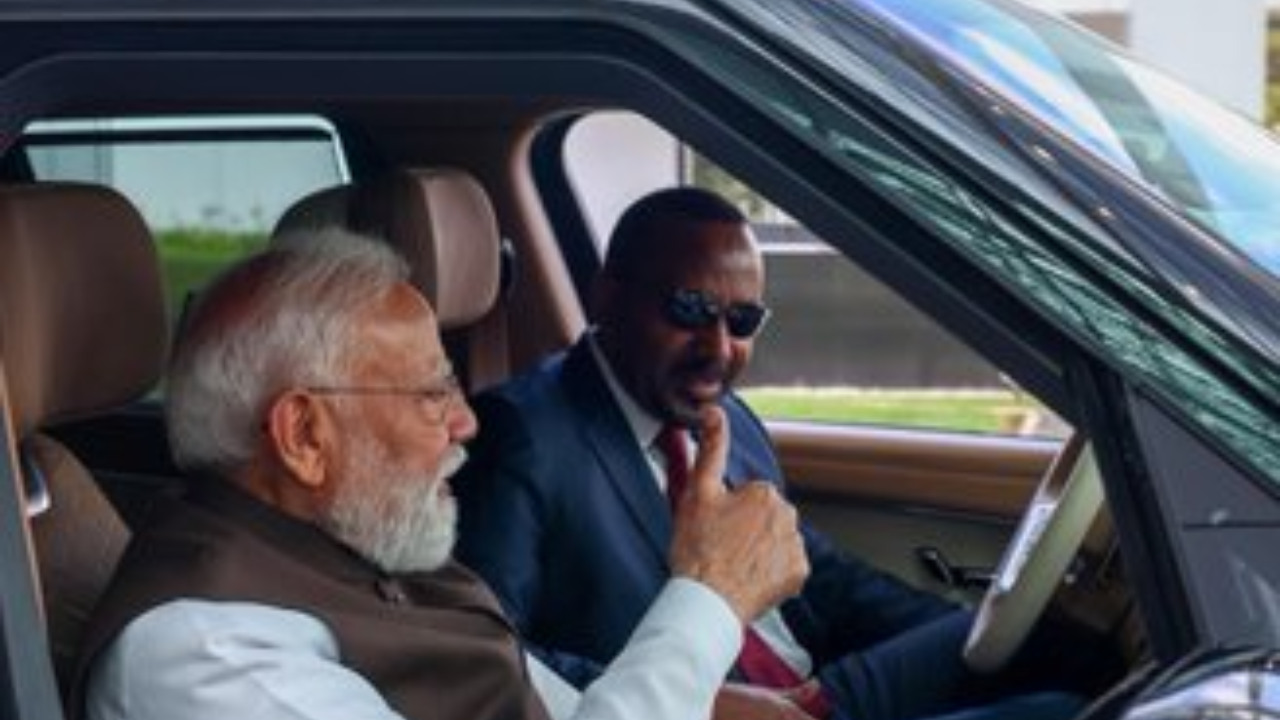 Royal farewell: Ethiopian PM drives PM Modi to airport in rare gesture; see pics