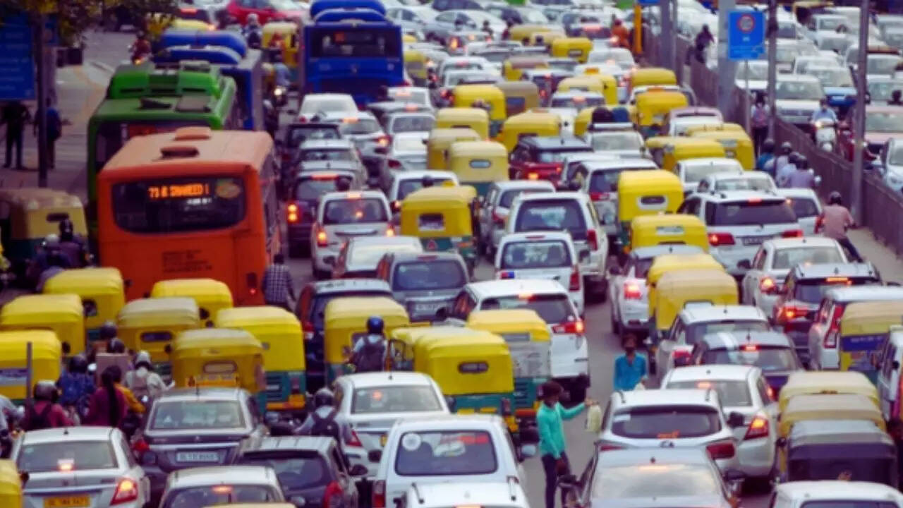 'Action only on vehicles below BS-IV': Supreme Court modifies order on exemption for older vehicles in Delhi