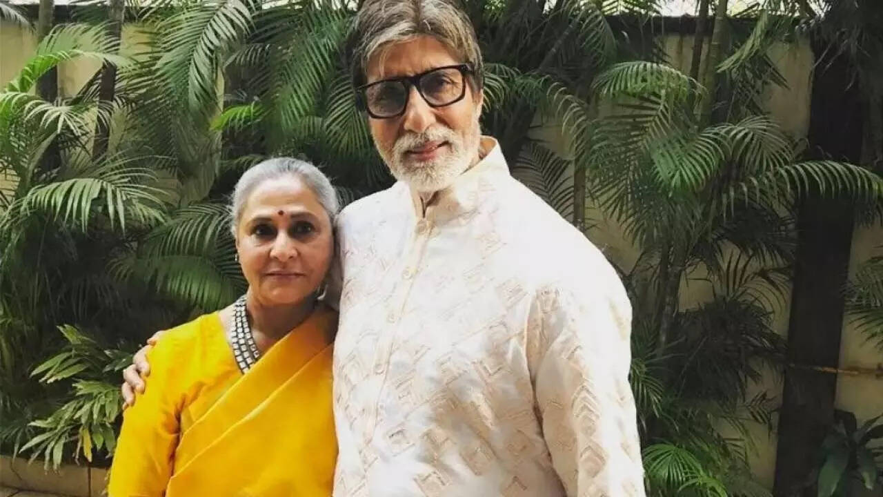 Does Jaya Bachchan have Big B's phone password?