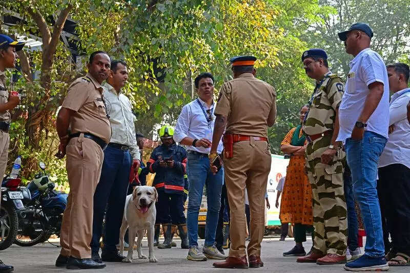 Bombay high court, local courts, and banks in Mumbai and Nagpur receive bomb threat mails, turn out to be hoax