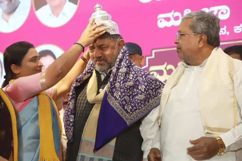 Congress legislators hold dinner meeting amid CM post churn