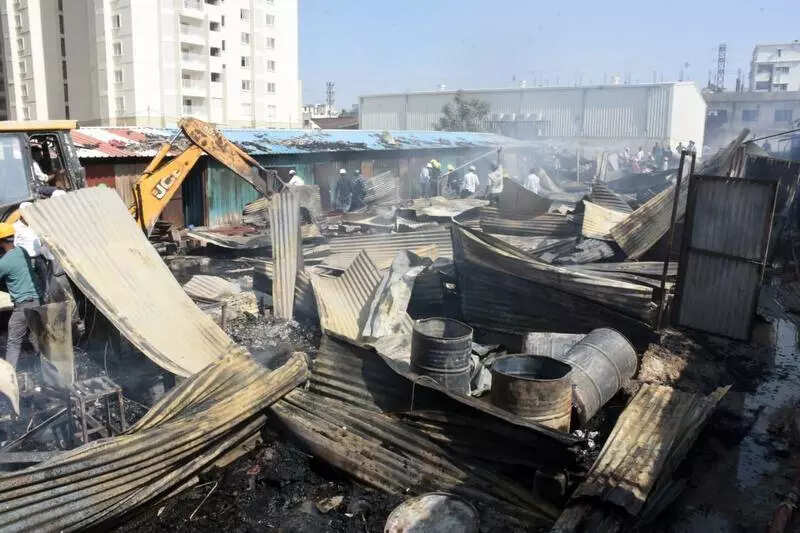 15 tin sheds gutted in fire near railway stn in Lingampally