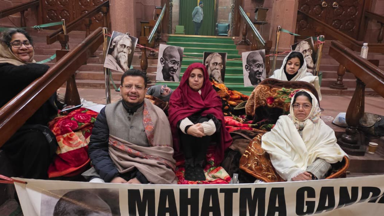 VB - G RAM G row: Opposition sleeps outside Parliament in protest - watch video