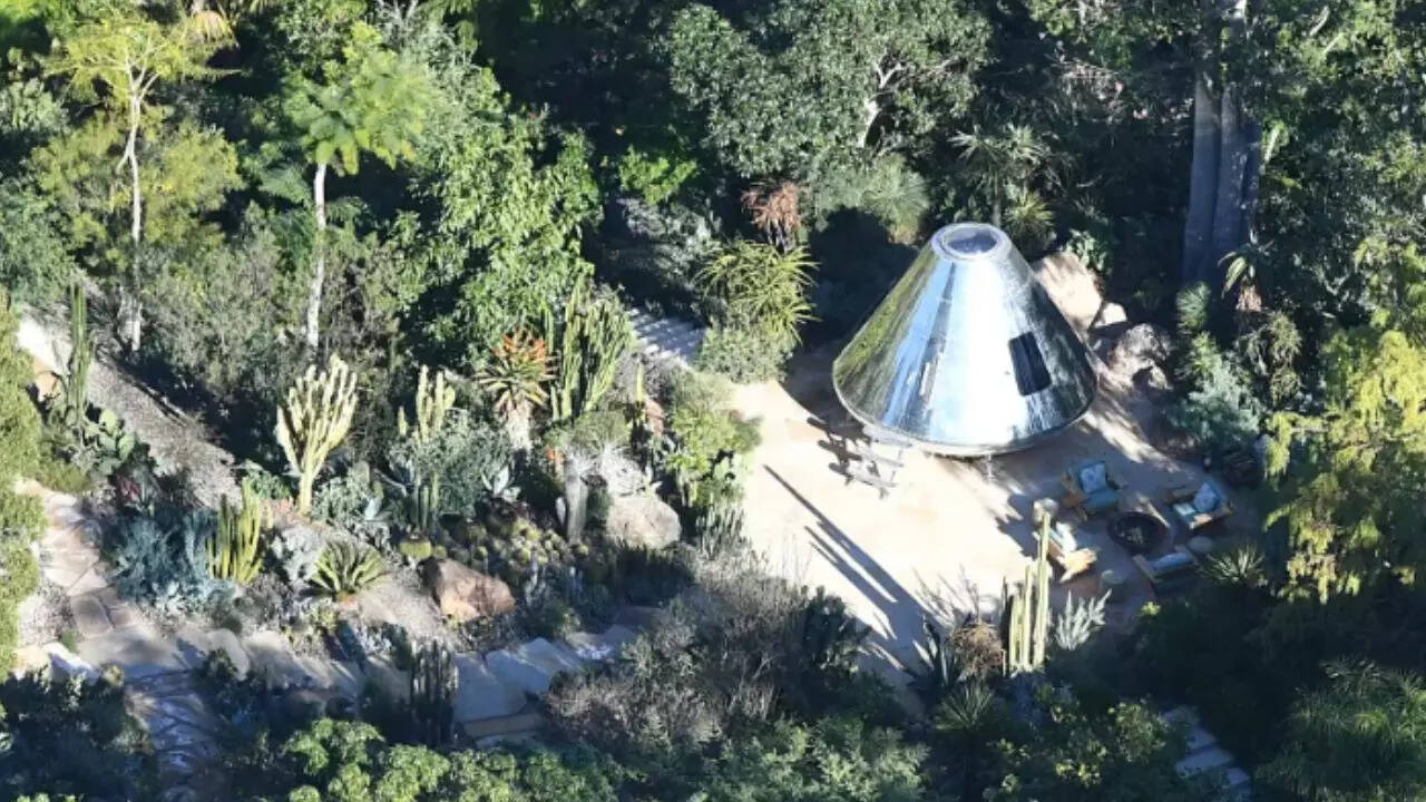 Jeff Bezos and Lauren Sanchez complete Beverly Hills mega‑mansion with UFO-inspired space capsule and luxury amenities