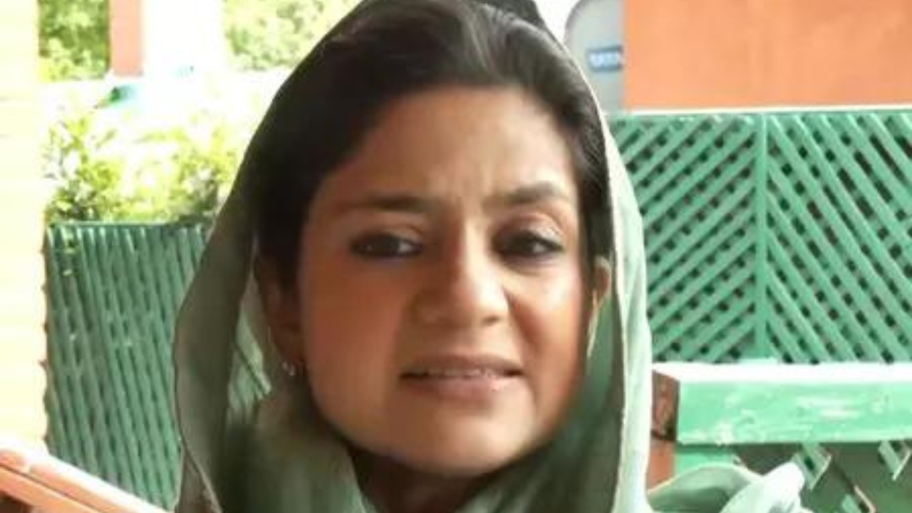 Iltija files police complaint against Nitish over hijab-tug row