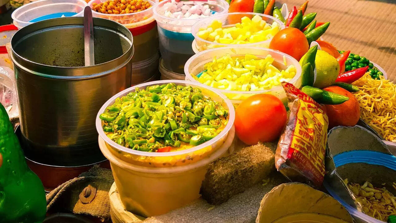 How to make Kolkata-style jhalmuri at home for evening snacks