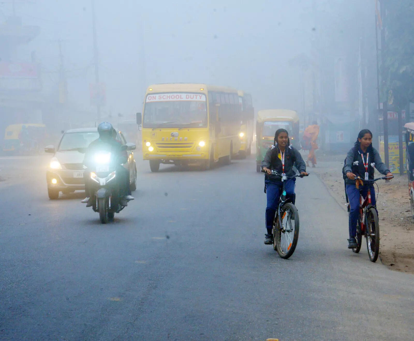 Normal life affected as thick layer of fog engulfs Ranchi