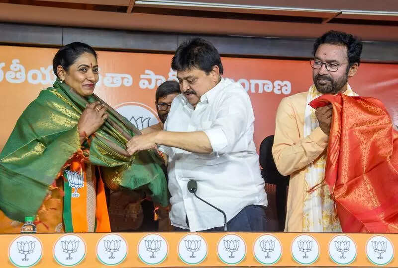 Actress Aamani joins T’gana BJP