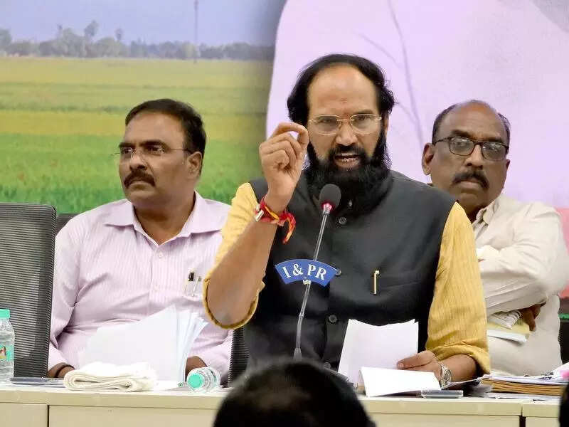 Uttam slams KCR for failures in Telangana irrigation projects