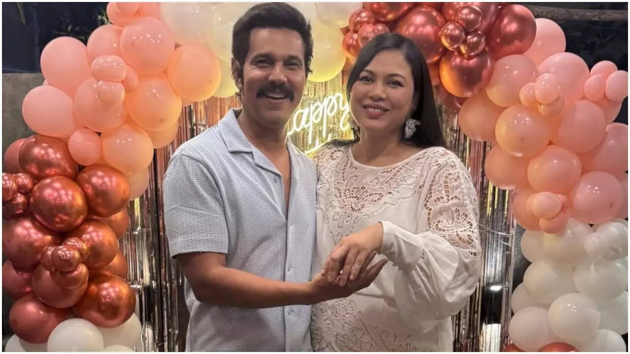 Lin shows baby bump in birthday pics with Randeep Hooda