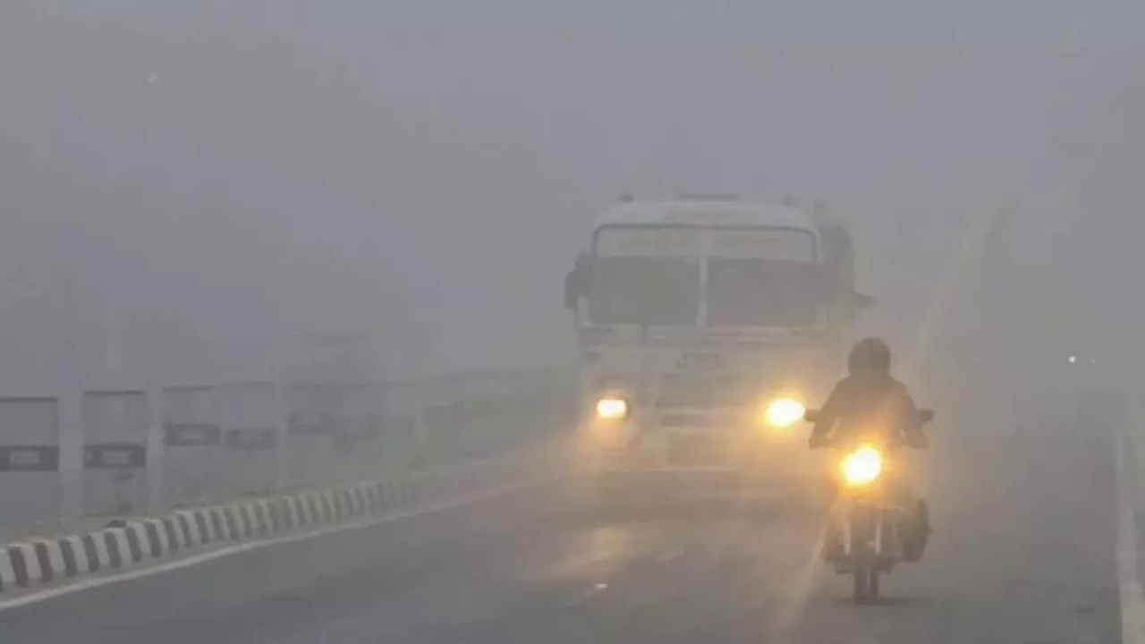Uttar Pradesh: Dense fog triggers fatal crashes, 9 dead