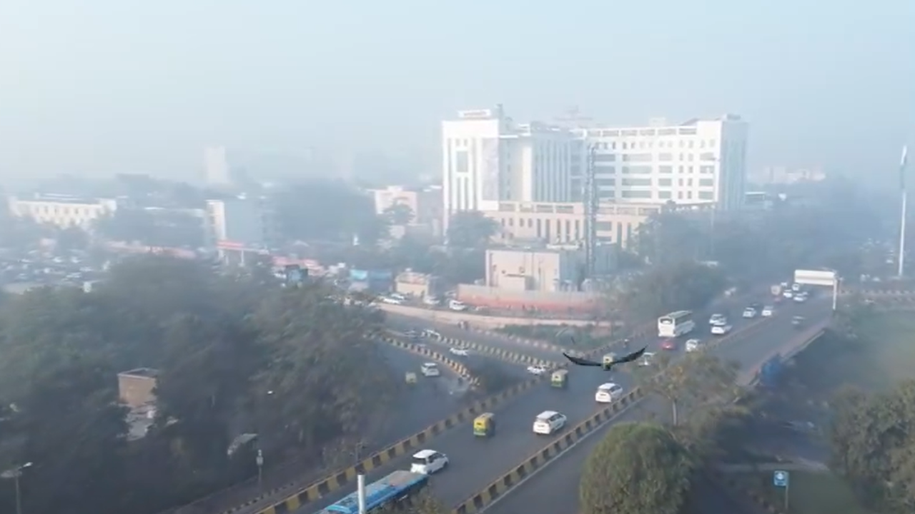 Air pollution: IMD issues orange alert for fog; Delhi airport records 100m visibility