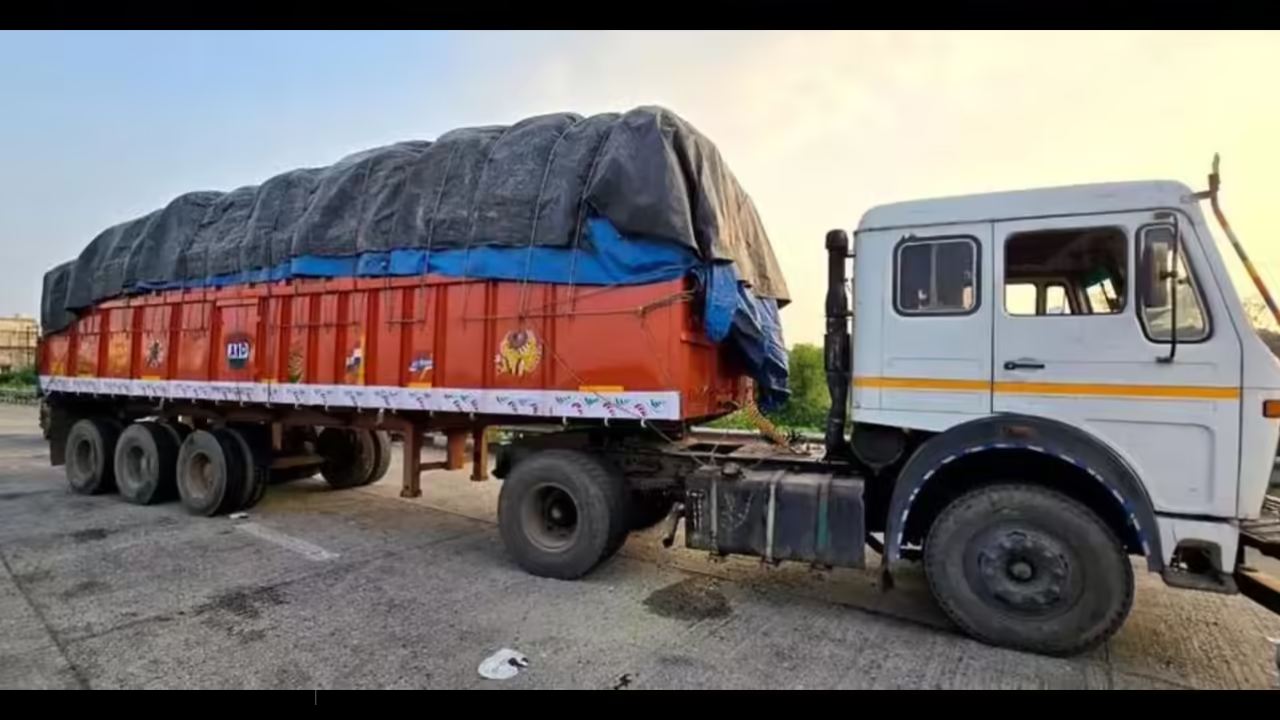 Fallen liquor truck uncorks loot in Gujarat