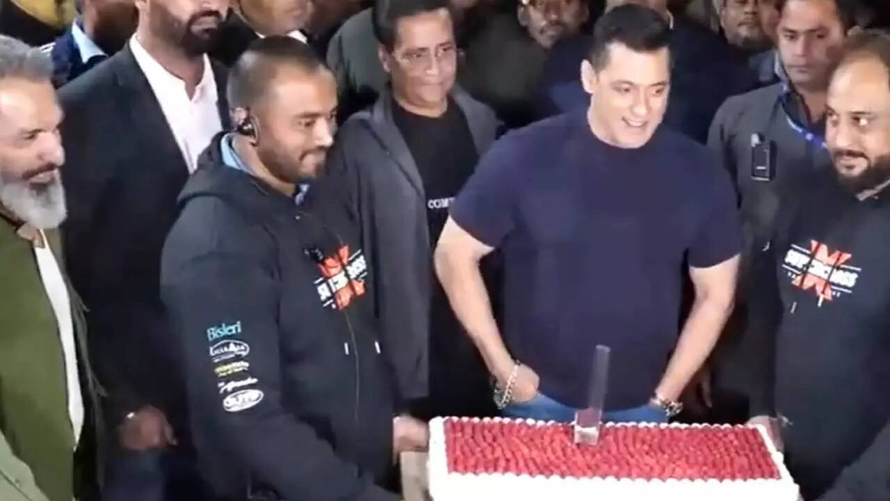 A clean-shaven Salman cuts 60th birthday cake with paps
