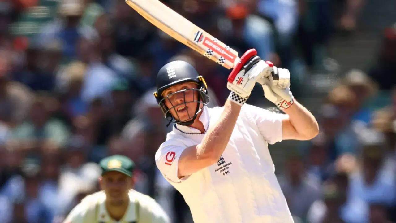 Ashes: Bethell, Crawley drive England forward vs Australia