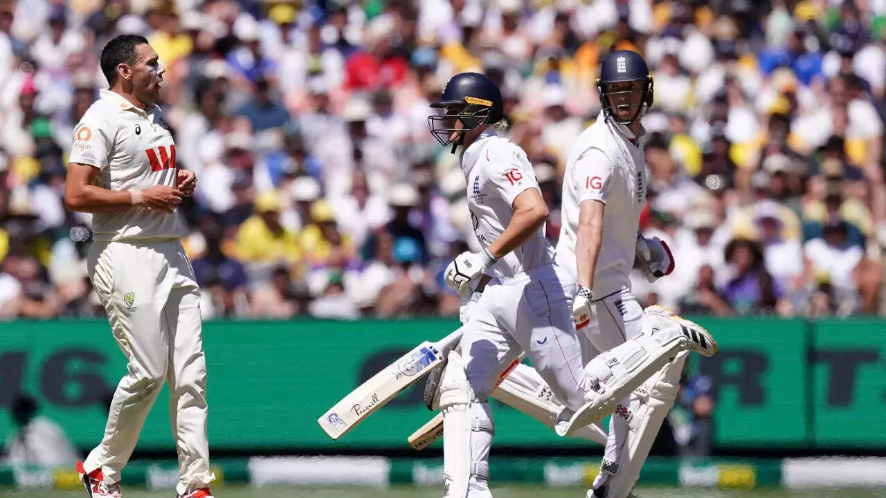 Ashes: England inch closer to win against Australia at MCG