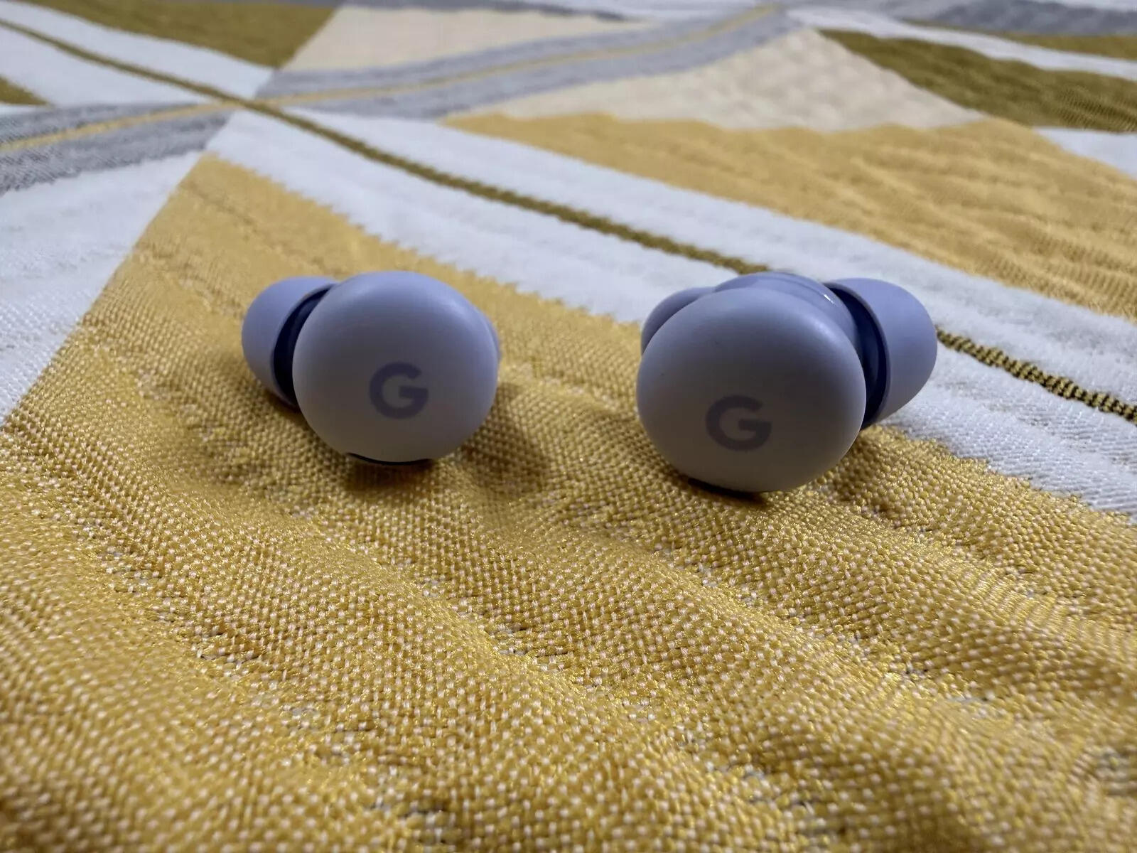 Google Pixel Buds 2a design