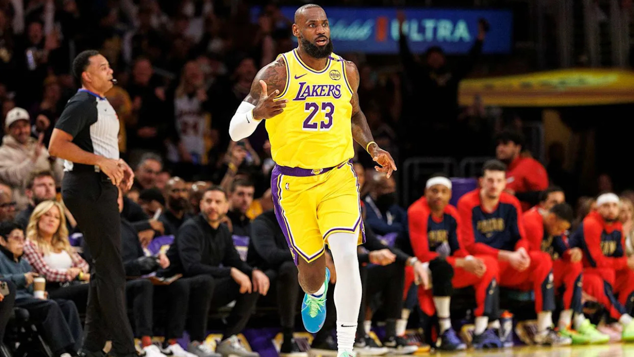 'Still got flight': LeBron James’ unreal dunk vs Kings sends fans wild