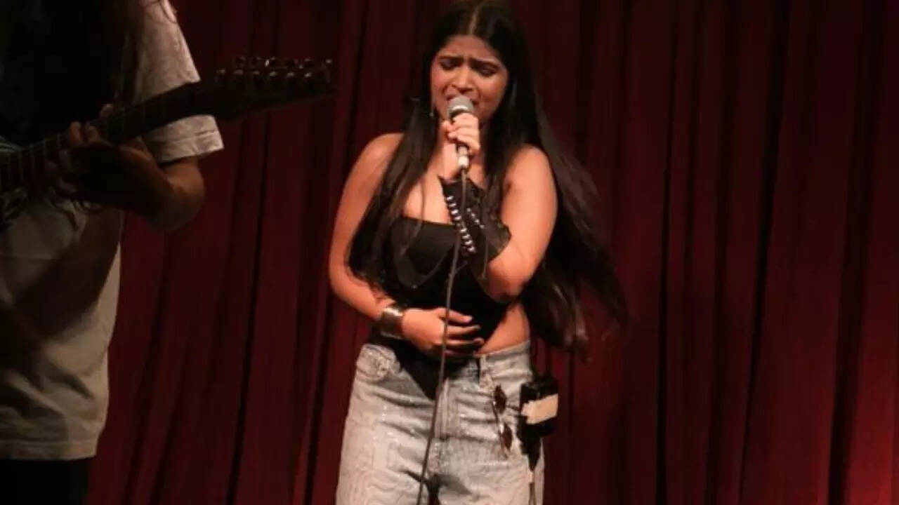 Prateeksha Srivastava performs in Delhi as part of India Tour 2025