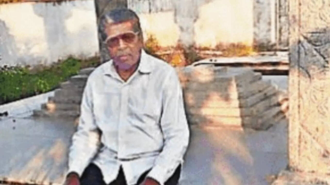 Telangana man digs his grave beside wife’s resting place; calls it 'final home'
