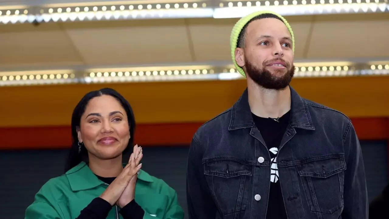 Fans call Ayesha Curry’s gesture toward Stephen Curry an 'A+ wife move'