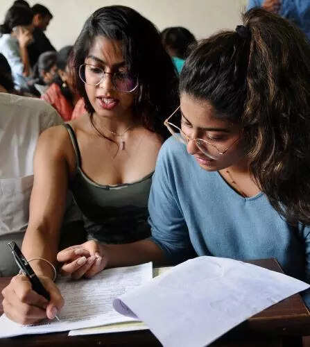 700 DU Aspirants Cancelled CUET Admissions In 2025, Refunds Stuck