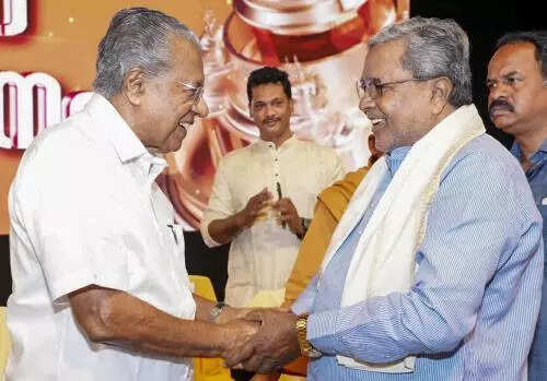Karnataka, Kerala chief ministers displaybonhomie after Kogilu spat