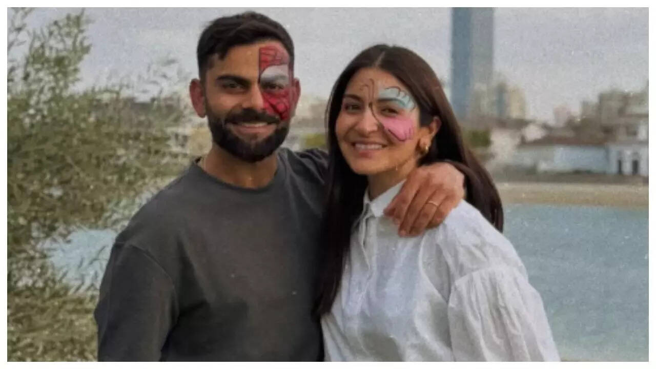Virat ushers in New Year with Anushka: PIC