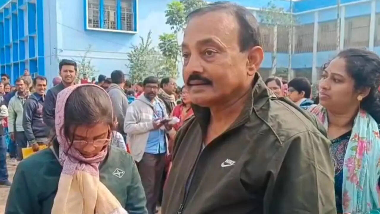 Kargil hero in Bengal voter drive: Ex-soldier queues up to reclaim voting rights after SIR gap