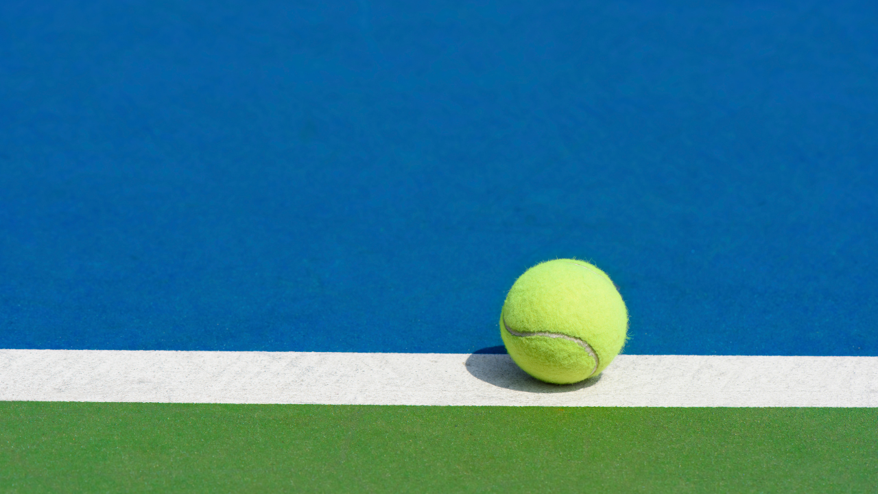 Why you should always pack a tennis ball when travelling long distances (and how it helps your body)