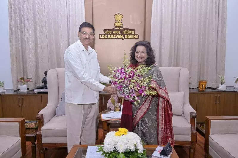 Guv urges women to take up entrepreneurship