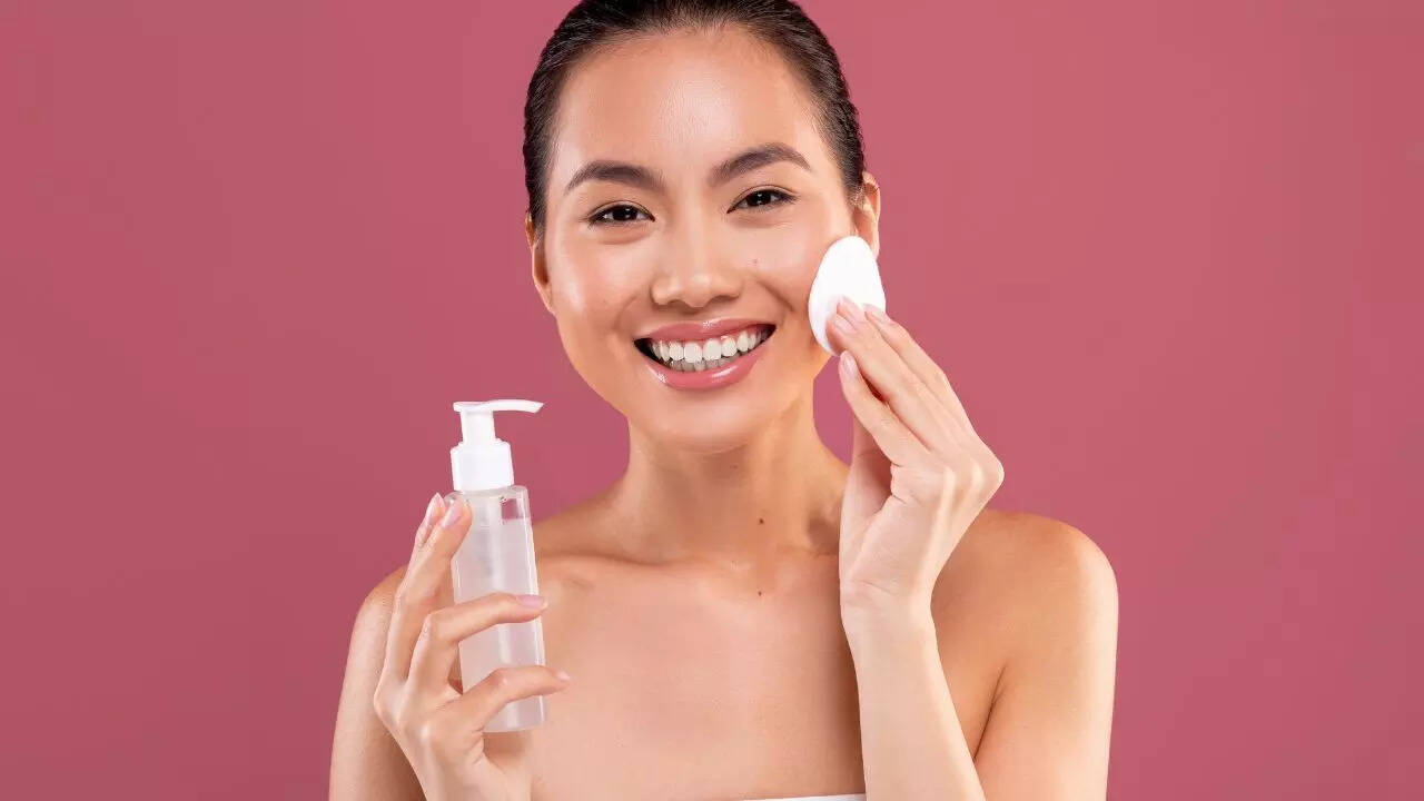 5 simple ways to remove makeup properly without stressing your skin