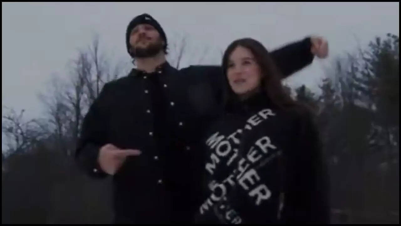 Baby Name Hint: Hailee Steinfeld shares 'Baby Beau' sweater