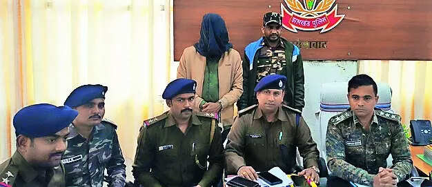 Man posing as IAS officer for 7 years arrested over land deal in Palamu