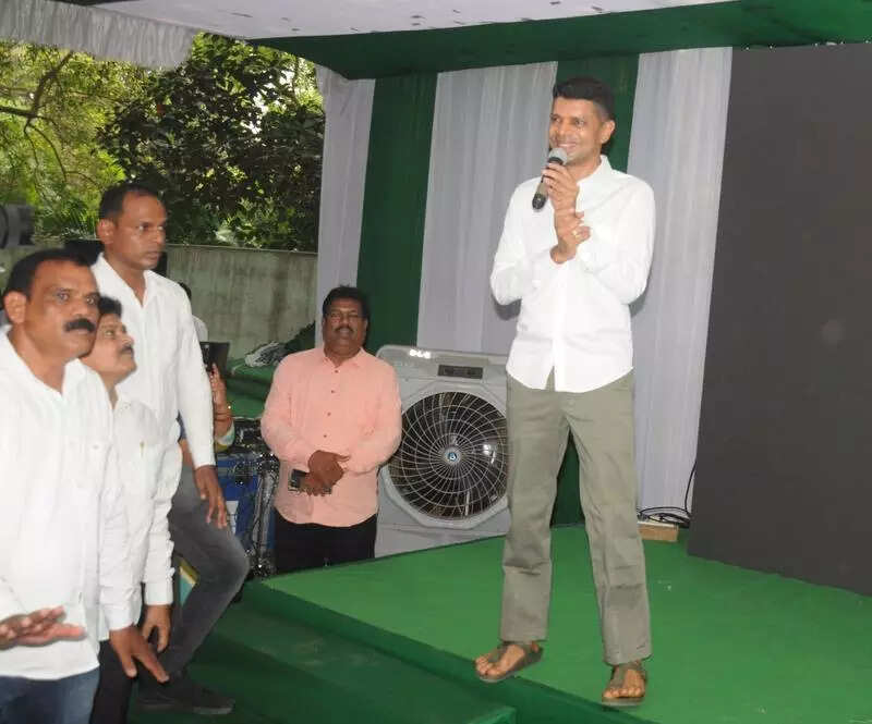 Crime branch begins probe into plea against Pandian